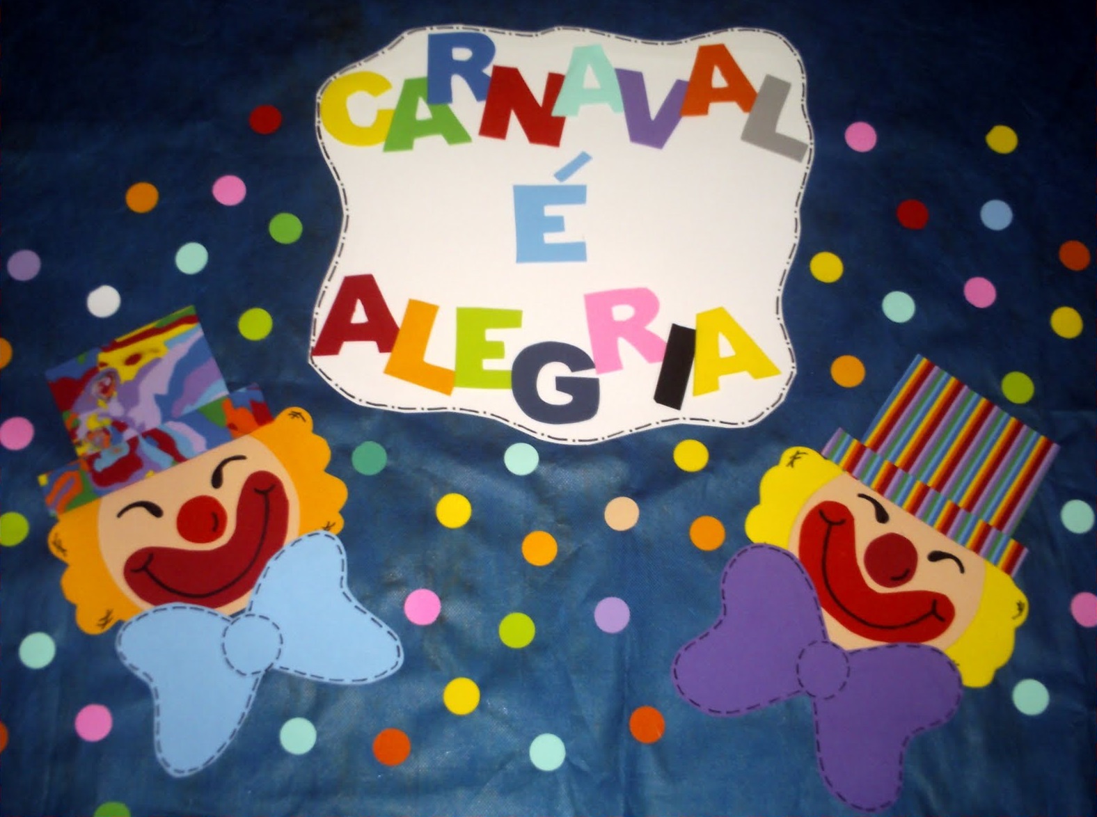 Painel de carnaval na escola para educação infantil