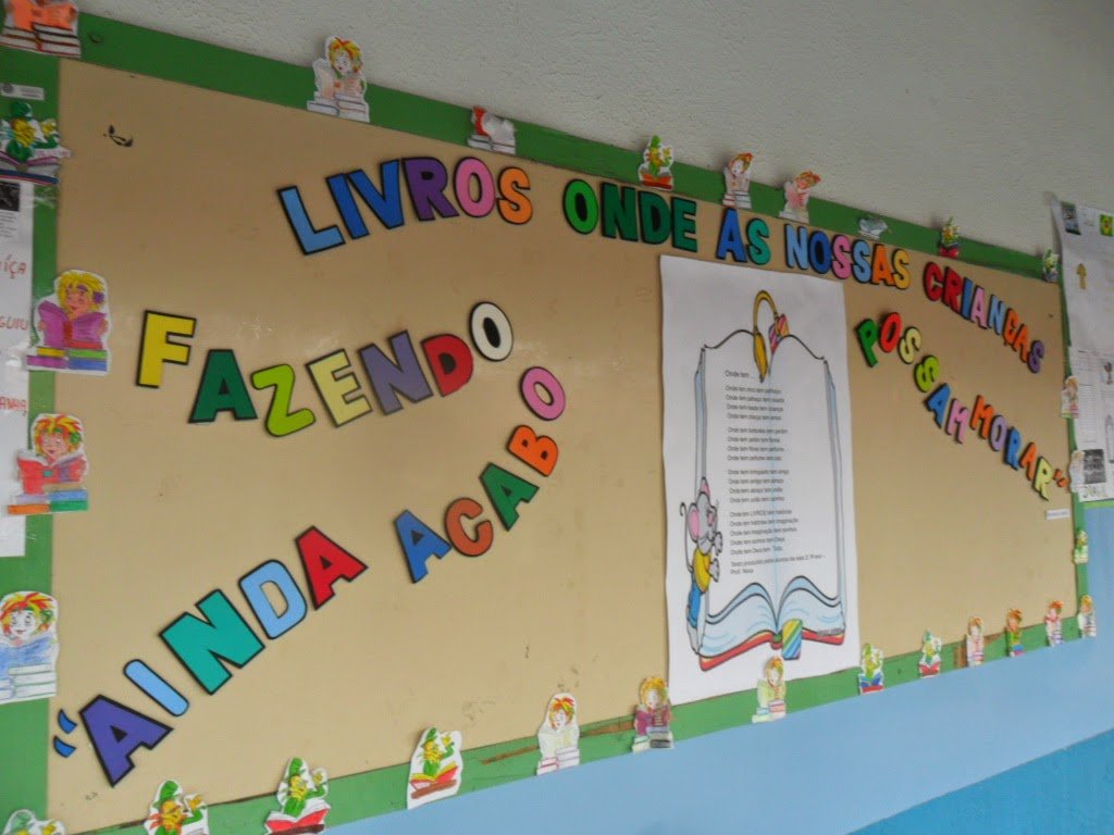 Painel Dia do Livro Infantil em EVA com moldes - Cartaz e Mural Painel Dia do Livro Infantil em EVA com moldes - Cartaz e Mural
