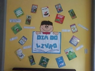 Painel Dia do Livro Infantil em EVA